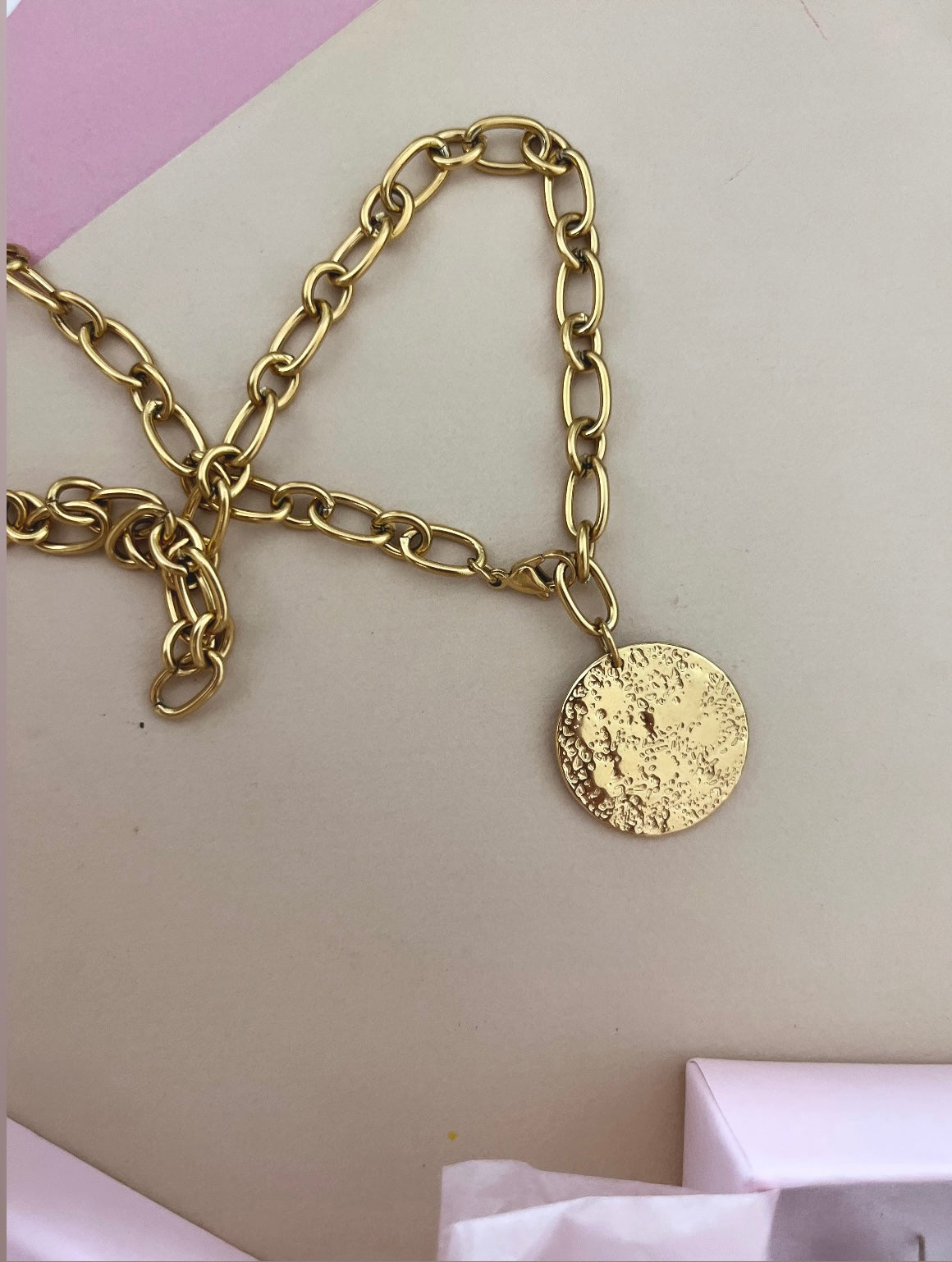 Collier COME